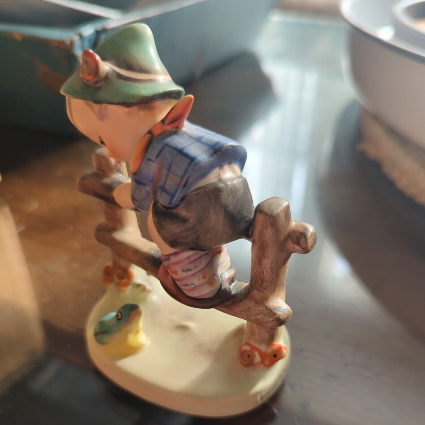 Figurine "RETREAT TO SAFETY" Goebel 201/1 TMK 4 Boy On Fence with Frog