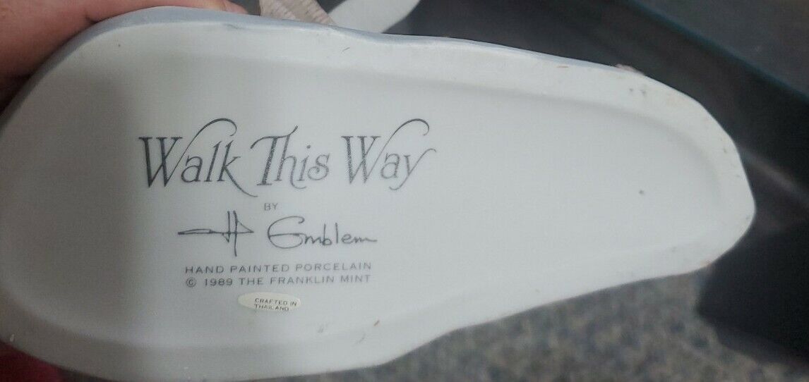 Franklin Mint "Walk This Way" Penguin Family M Emblem Porcelain 1989 Figurines