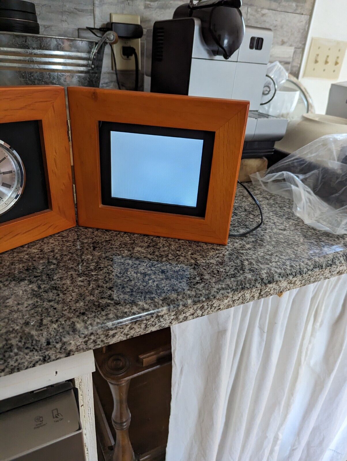 Digital Photo Frame Video Music & Clock Coby Wood Frame 5.6-Inch Gift Album