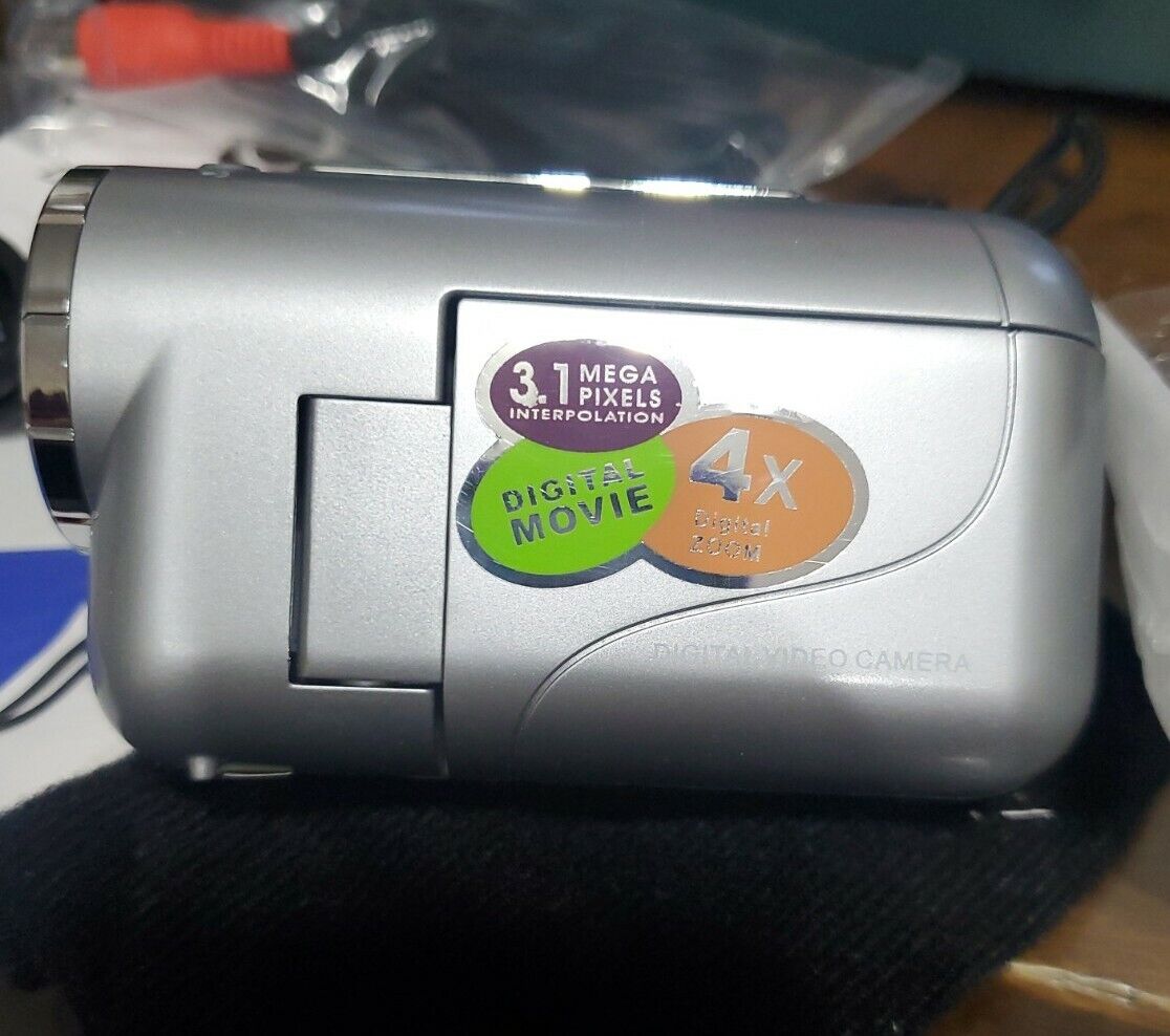 GLOBAL DV 136 Z B MINI DIGITAL VIDEO CAMERA 3.1 MP 4X DIGITAL ZOOM