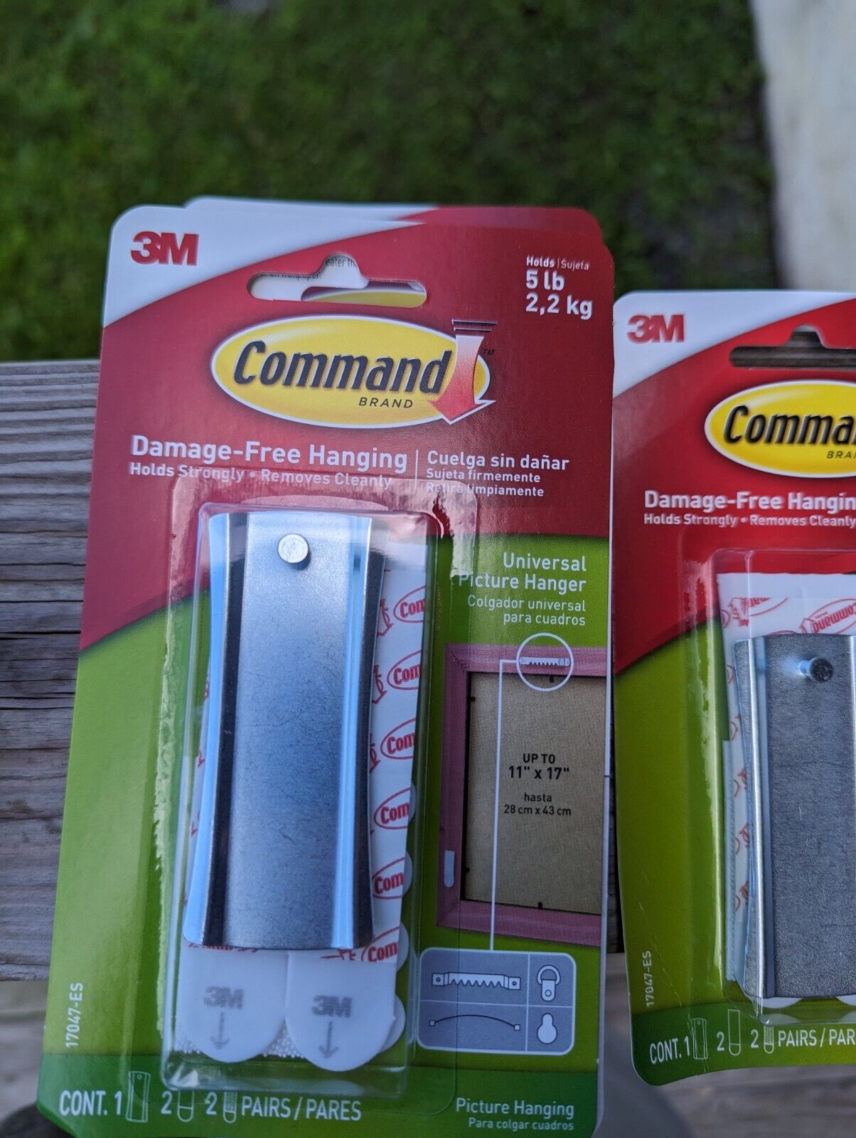 4 3M Command Universal Picture Hangers 17047 5 LB, 1 Hanger, 4 Strips Per Pack