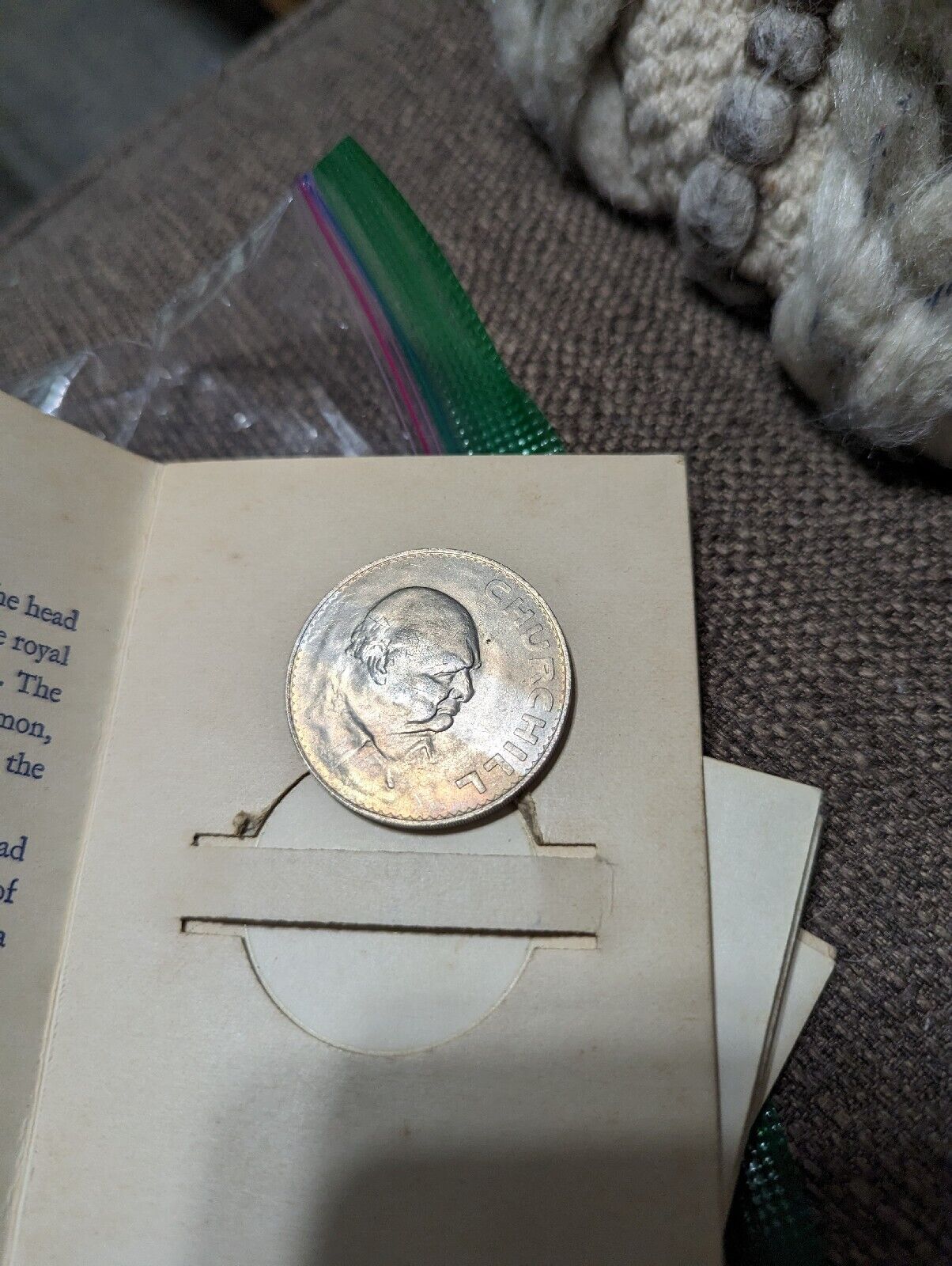 GREAT BRITAIN 1965 U.K. CHURCHILL QUEEN ELIZABETH SET OF 2 Commemorative Crown