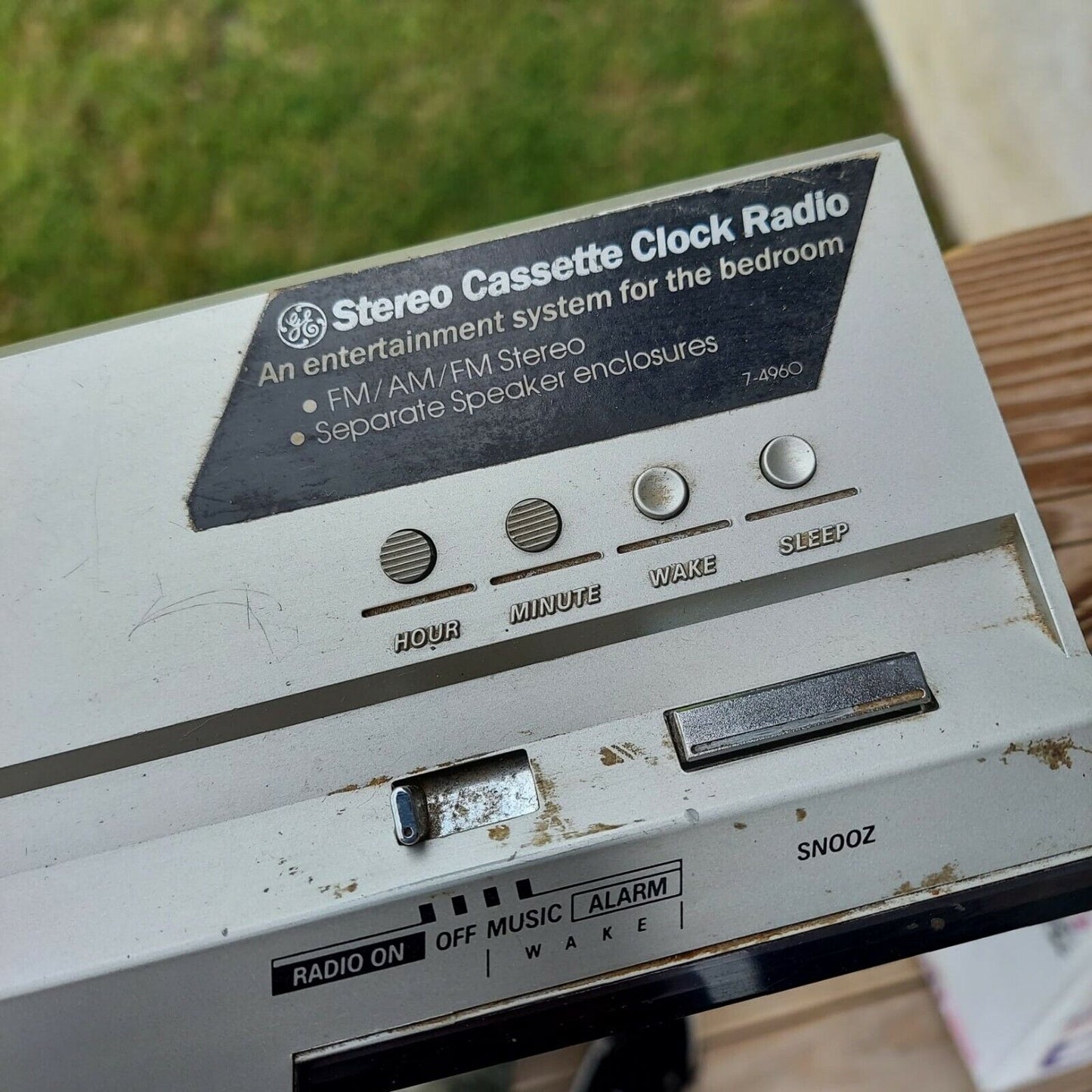 Vintage General Electric Model 7-4960A CASSETTE CLOCK ALARM RADIO With Speakers