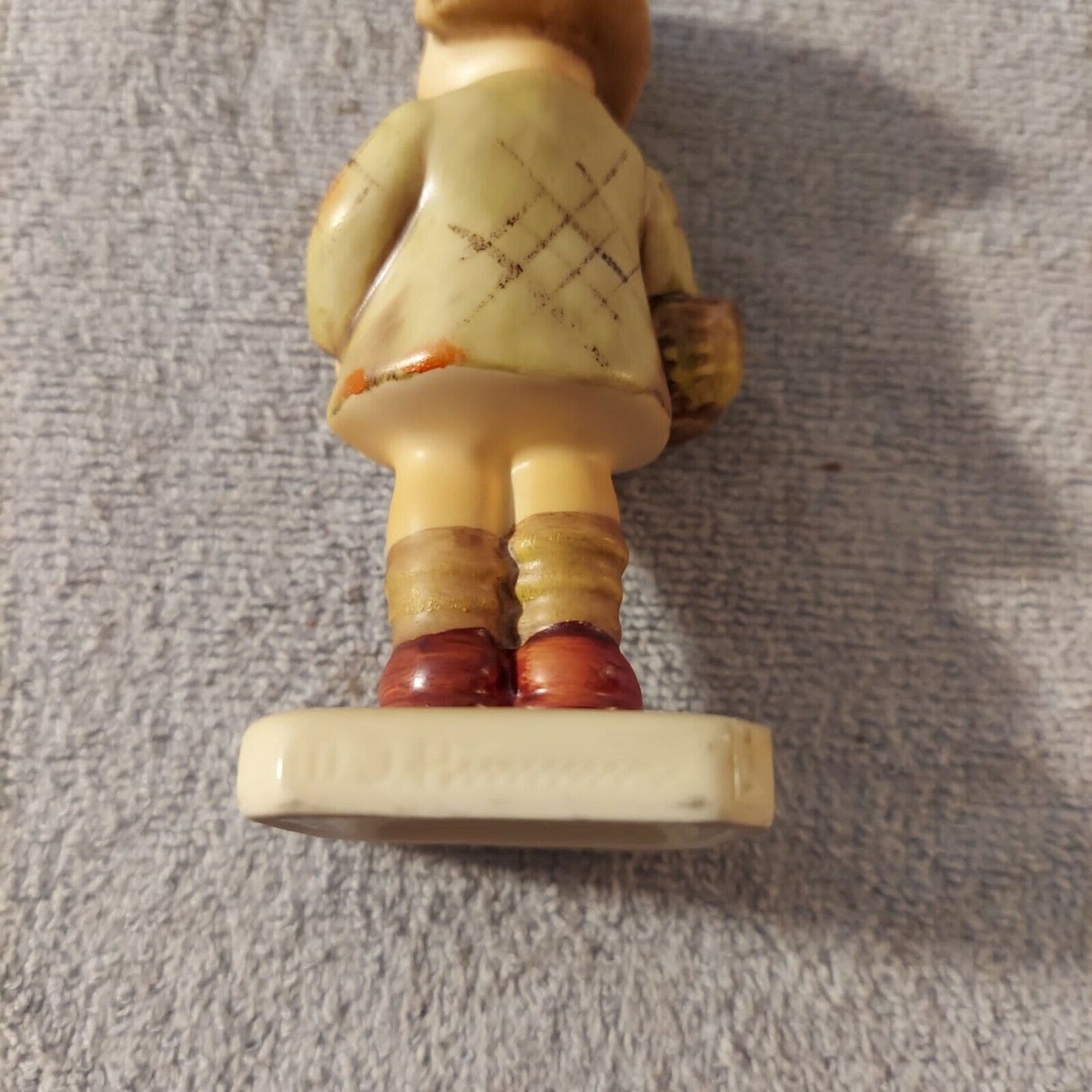 Goebel Figurine I Brought You a Gift #479 MI Hummel Club 4" W Germany