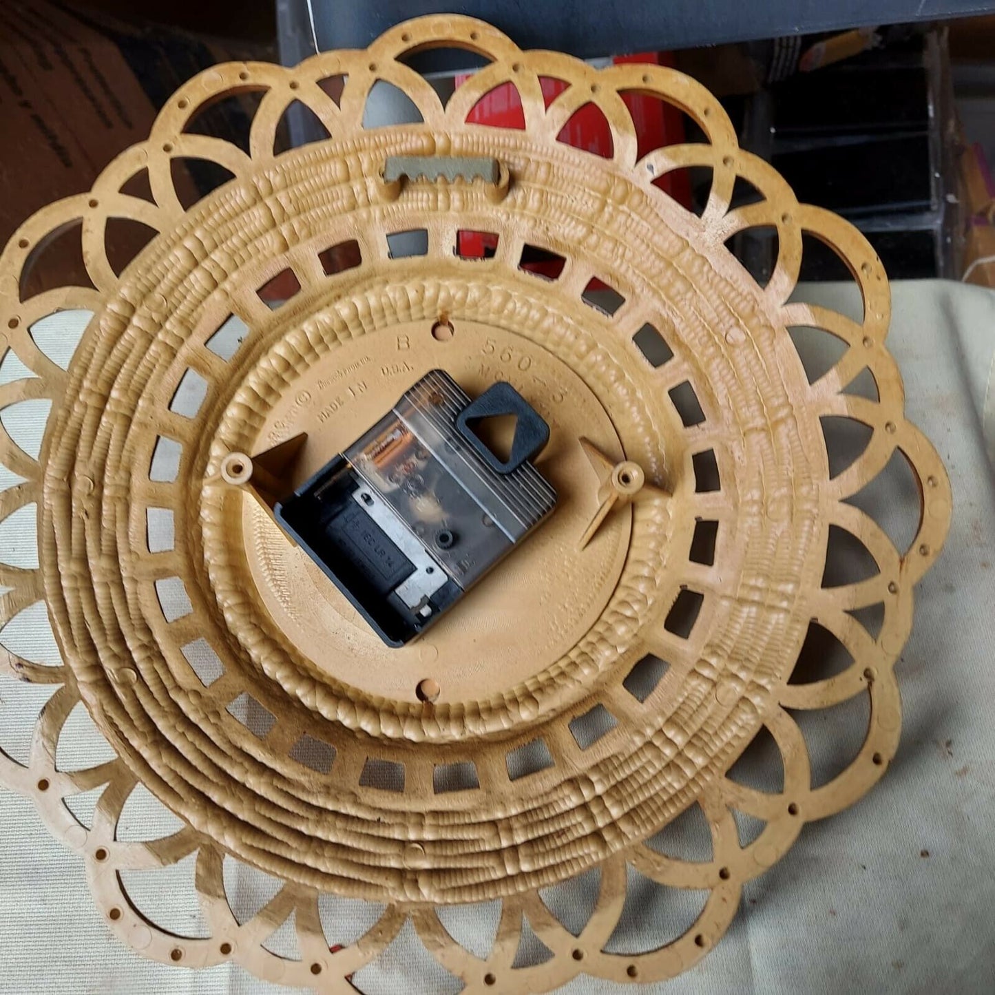 1976 New Haven KITCHEN CLOCK MODEL 560 BASKET WEAVE WORKING ORDER