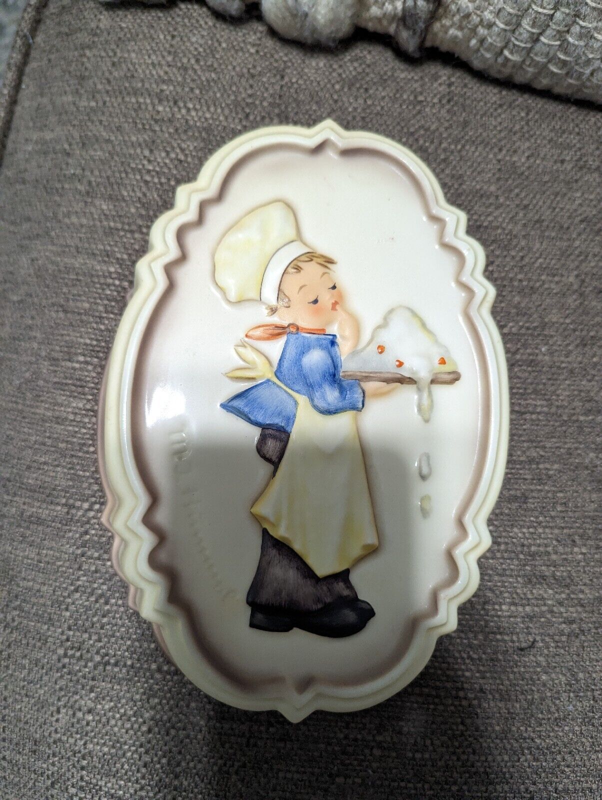 Hummel Chef Cake Baking Mold-Goebel Germany, Oval Wall Hanging-Vintage 1989