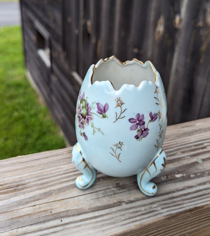 Vtg INARCO 5" Hand Painted Violets Blue Porcelain 3-Footed "Cracked" Egg Vase