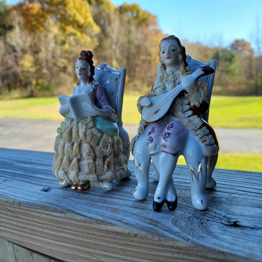 THAMES PORCELAIN FIGURINES COLONIAL MAN & WOMAN IN CHAIRS/2 PC/Japan/handpainted