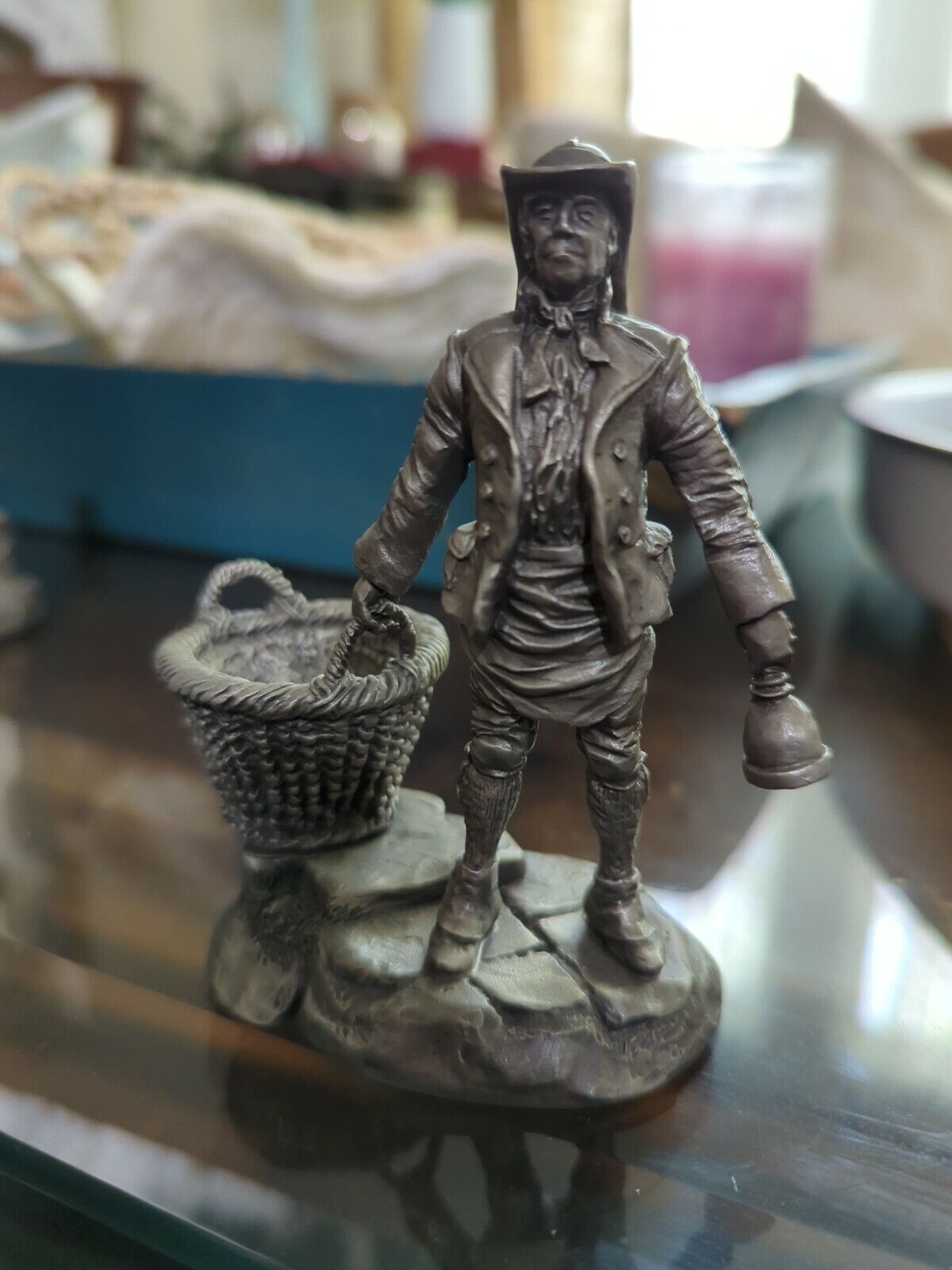 THE DUSTMAN  FINE PEWTER FIGURINE  FRANKLIN MINT 1977 4"x3"