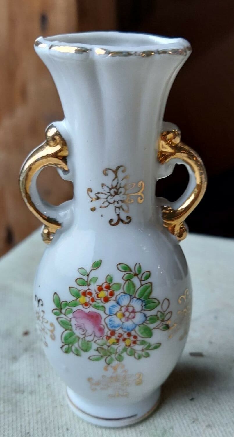 Vintage 4-5/8" Small Vase Made in Occupied Japan Porcelain White w Gold Accent