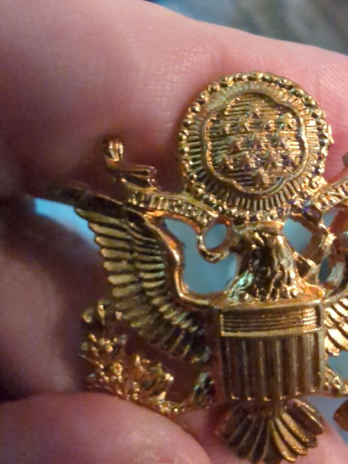 Vintage US ARMY OFFICER CAP BADGE PIN STAMPED Gold Tone E Pluribus Unum