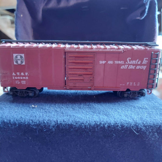 HO Roco Model Train Boxcar Santa Fe Working Doors