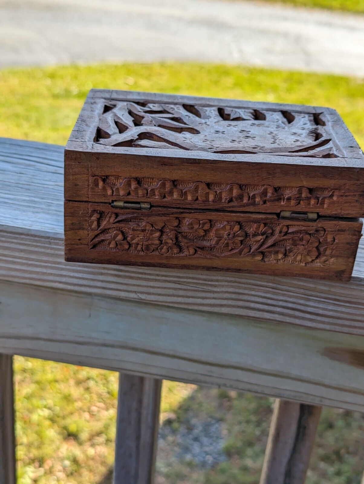 VTG Hand Carved India SHEESHAM WOOD Trinket JEWELRY Hinged Box Elephan Inlay 8x5