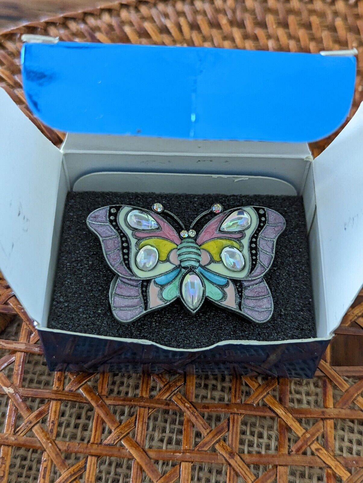 Vintage 2007 Avon Stud Earrings In Butterfly Box