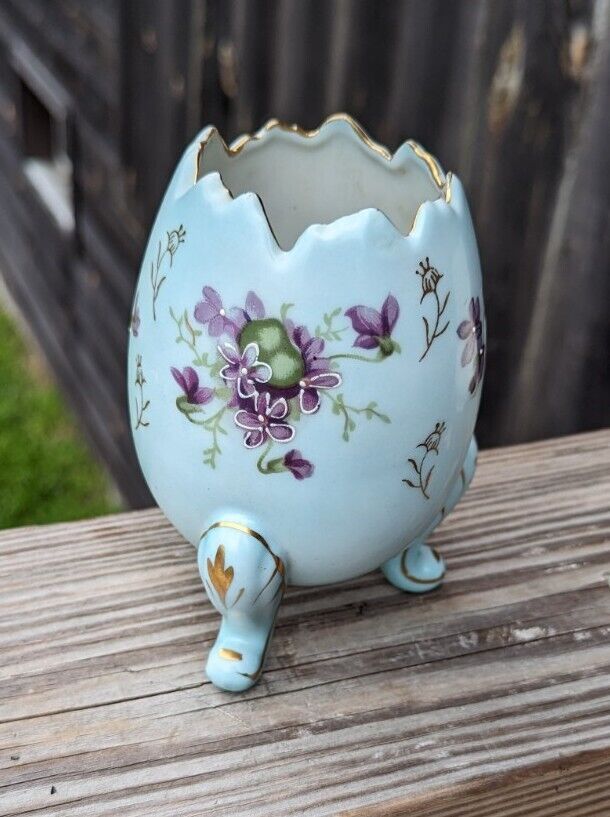 Vtg INARCO 5" Hand Painted Violets Blue Porcelain 3-Footed "Cracked" Egg Vase