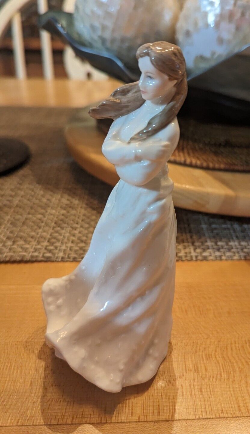 Vintage 2000 Figurine ROYAL DOULTON SENTIMENTS EMBRACE HN 4258 Lady Figurine 6"