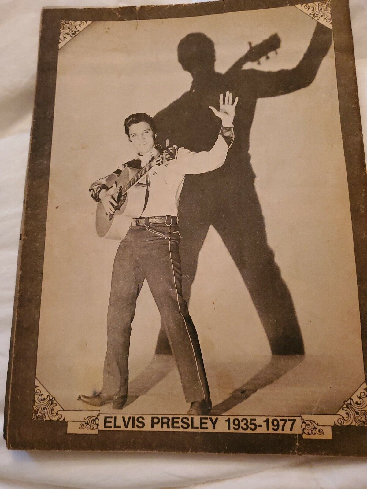 Cousins Publications, A Tribute To The King ELVIS, Editor H Schreiner 1977