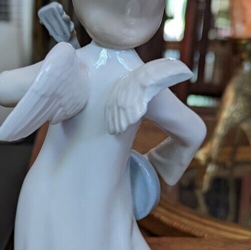 Lladro Nao Angel Playing the Banjo Porcelain Figurine #192 clipped wing.