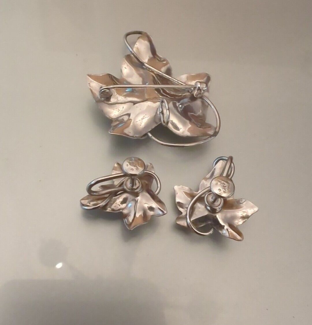 VINTAGE CARL ART STERLING SILVER GRAPE LEAF BROOCH AND EARRING SET 12 grams