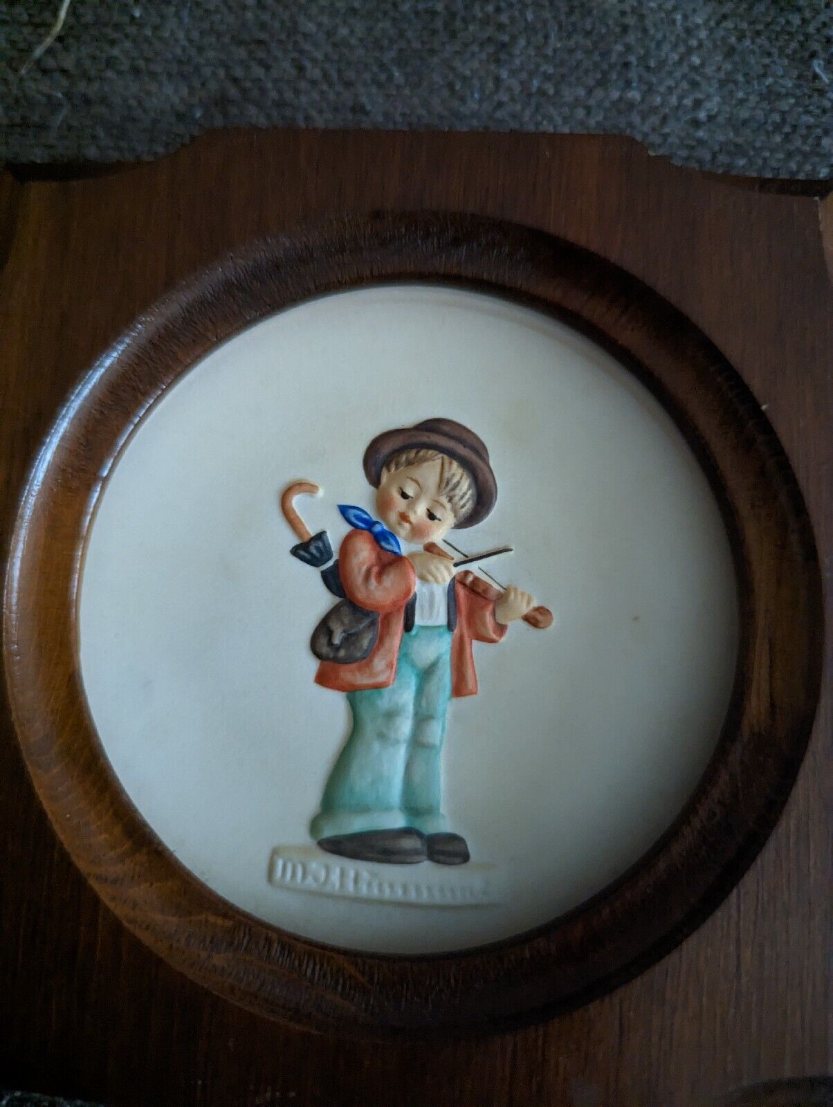 M J Hummel - Goebel Mini Collecor Plate in  Wood Frame 1984 Little Music Maker