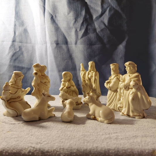 Vintage Nativity Set 8 Figurines