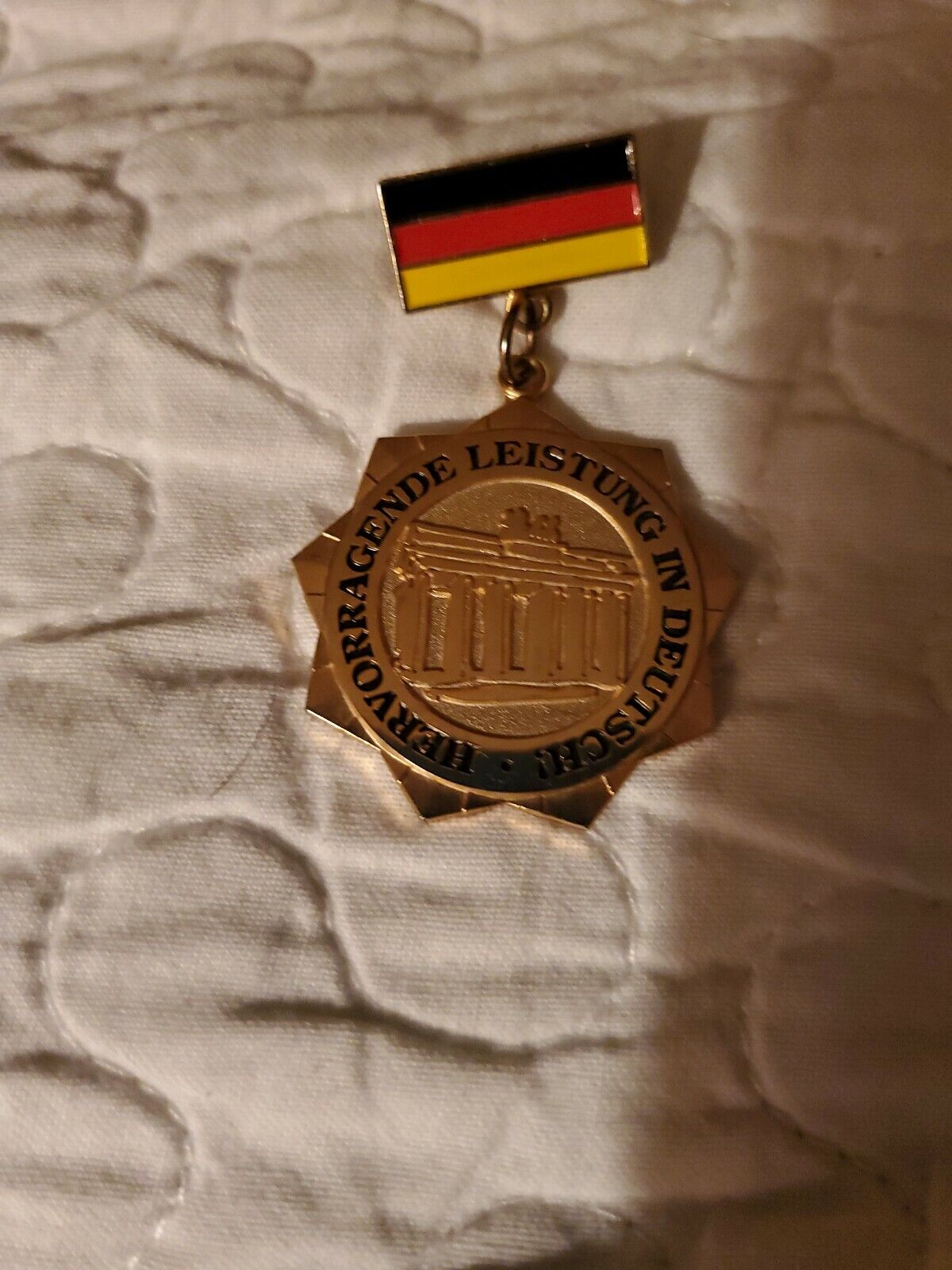 Pin With German Flag And hervorragende leistung in deutsch