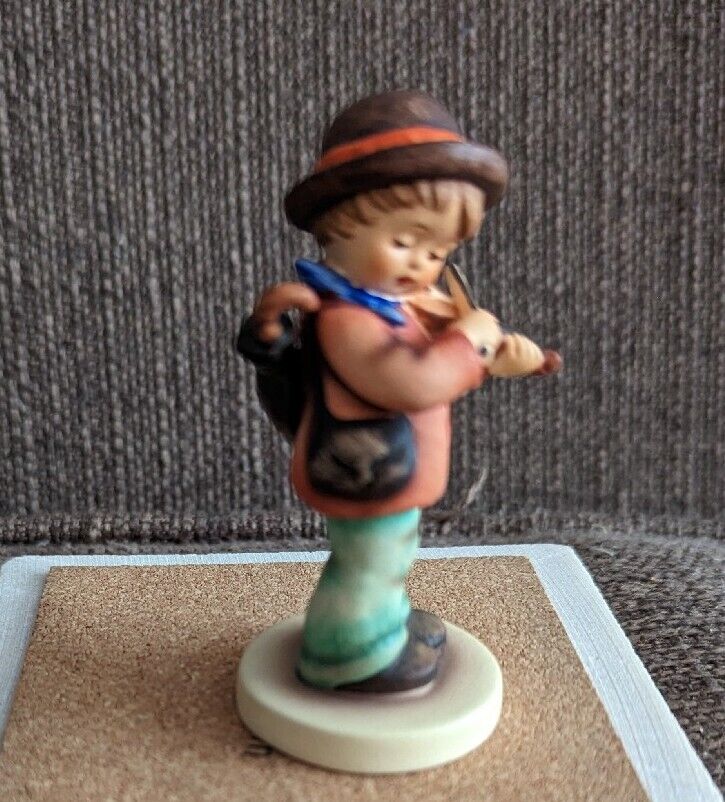 M I Hummel Goebel LITTLE FIDDLER Porcelain Figurine Germany Mold # 4 TMK 6, 3"