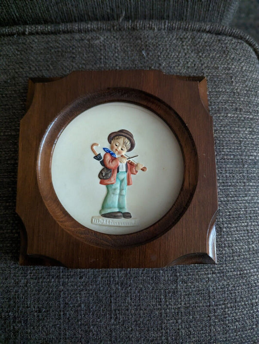 M J Hummel - Goebel Mini Collecor Plate in  Wood Frame 1984 Little Music Maker