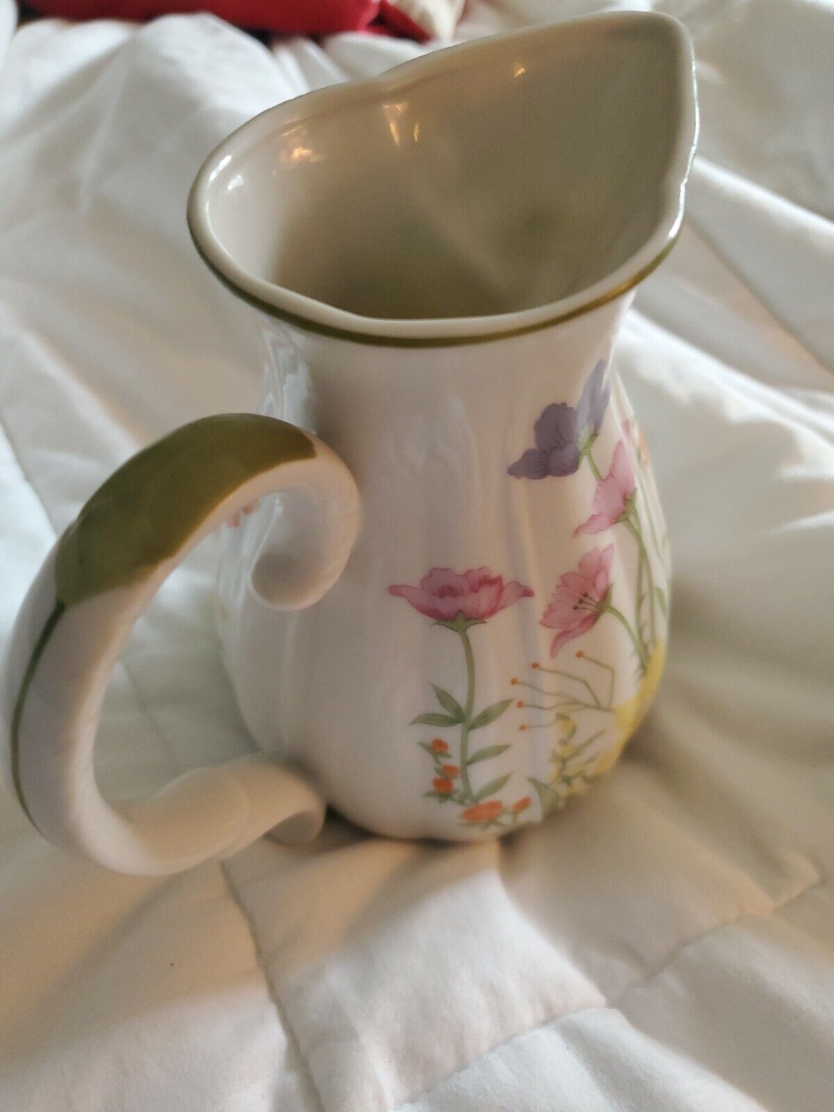 Beautiful Vintage 1974 Mann Japan Day Lily Fine China Pitcher