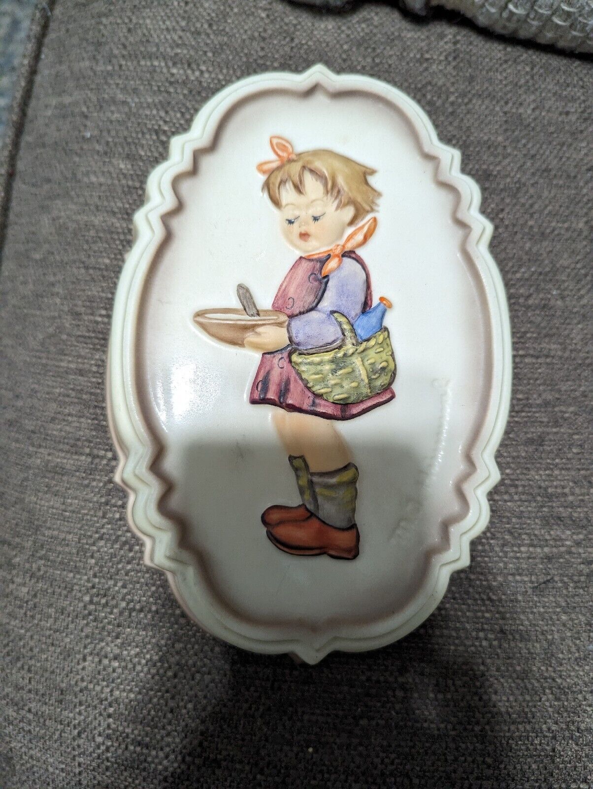 Goebel M.I. Hummel  "Supper's Coming" #229 Kitchen Mould Wall Hanging Signed 89