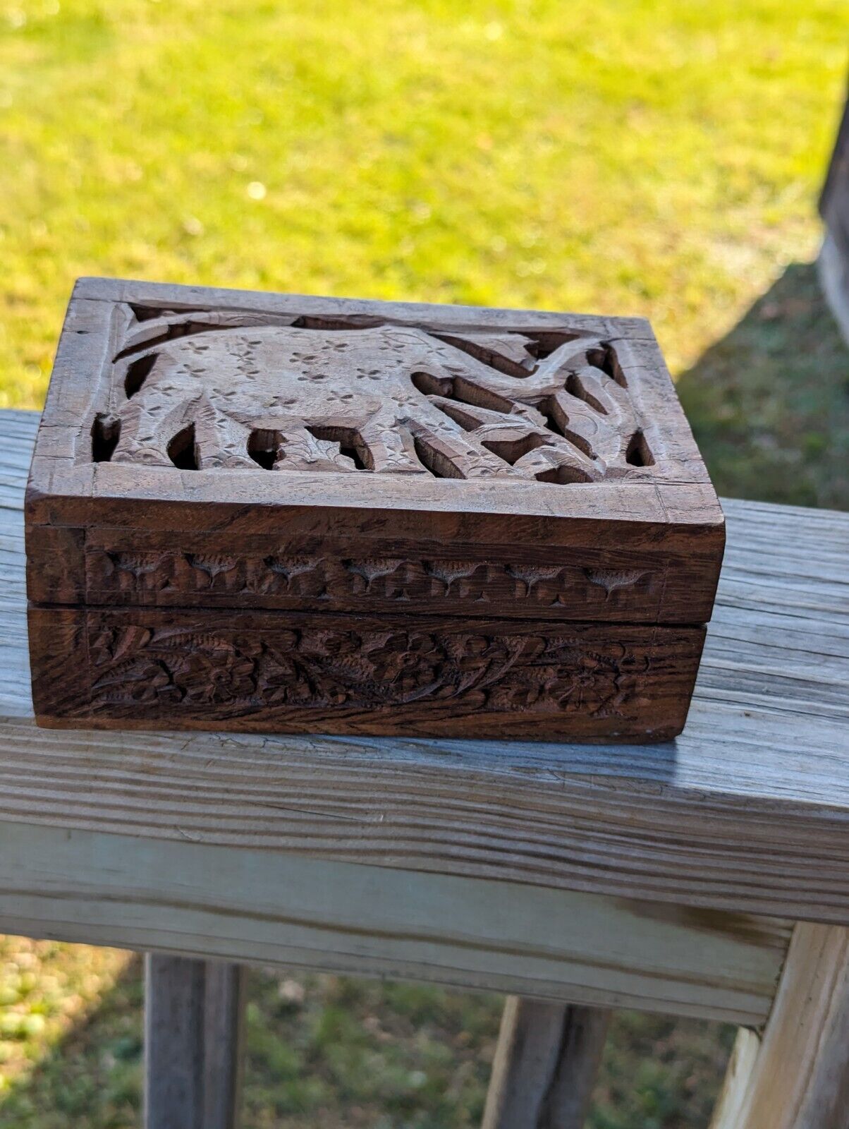 VTG Hand Carved India SHEESHAM WOOD Trinket JEWELRY Hinged Box Elephan Inlay 8x5