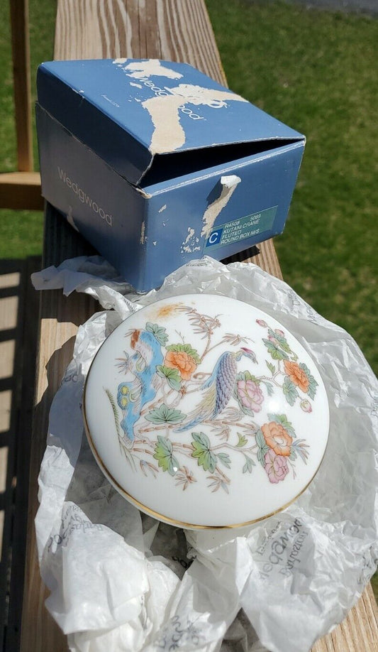 WEDGWOOD ROUND FLUTED BOX & LID - KUTANI CRANE - 3 3/4" Diam, in original box