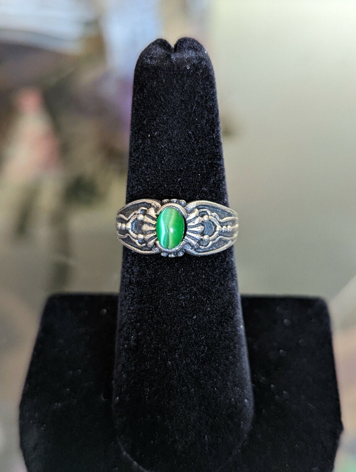 925 Silver Ring With Green Stone In Center Size 7