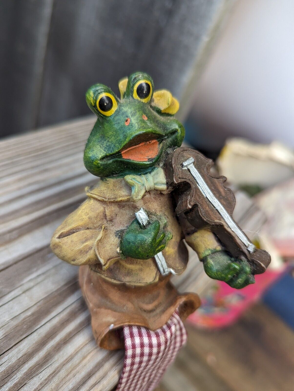 Vintage Fiddle Playing Sitting Frog