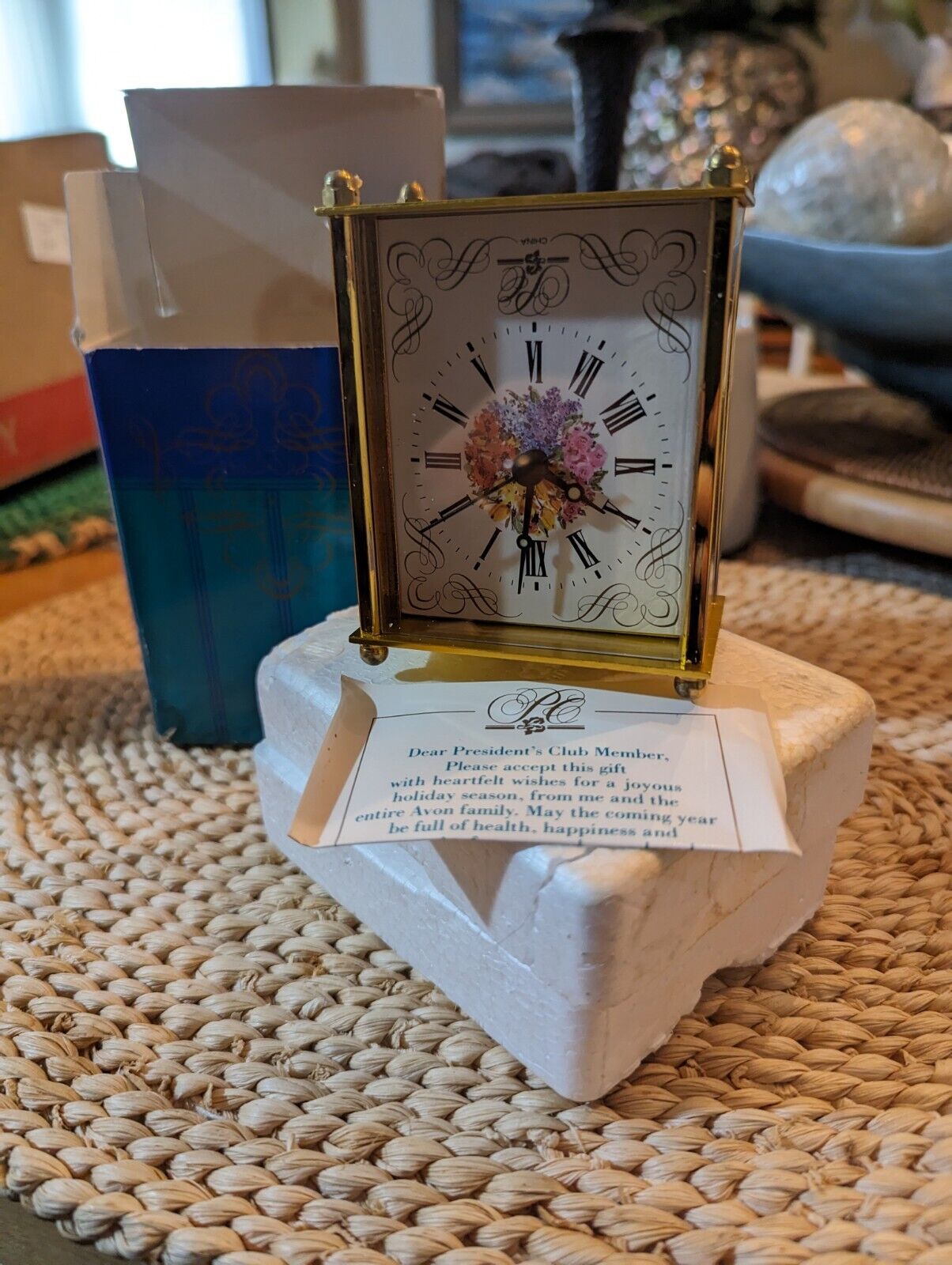 VINTAGE AVON*1989 PRESIDENT CLUB HOLIDAY CLOCK USES ONE AA BATTERY New In Box