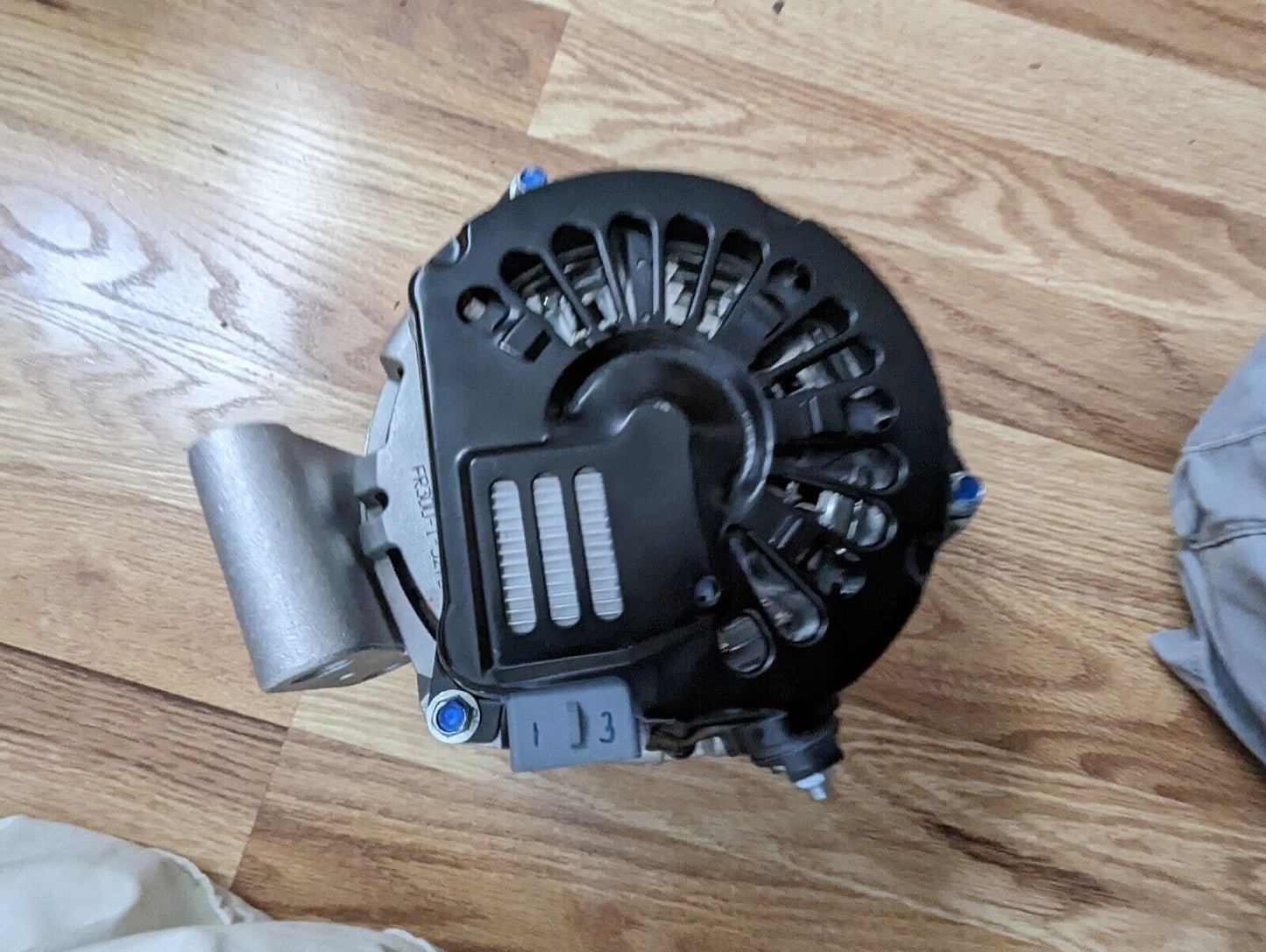 fr300-1-3270 alternator New No Box