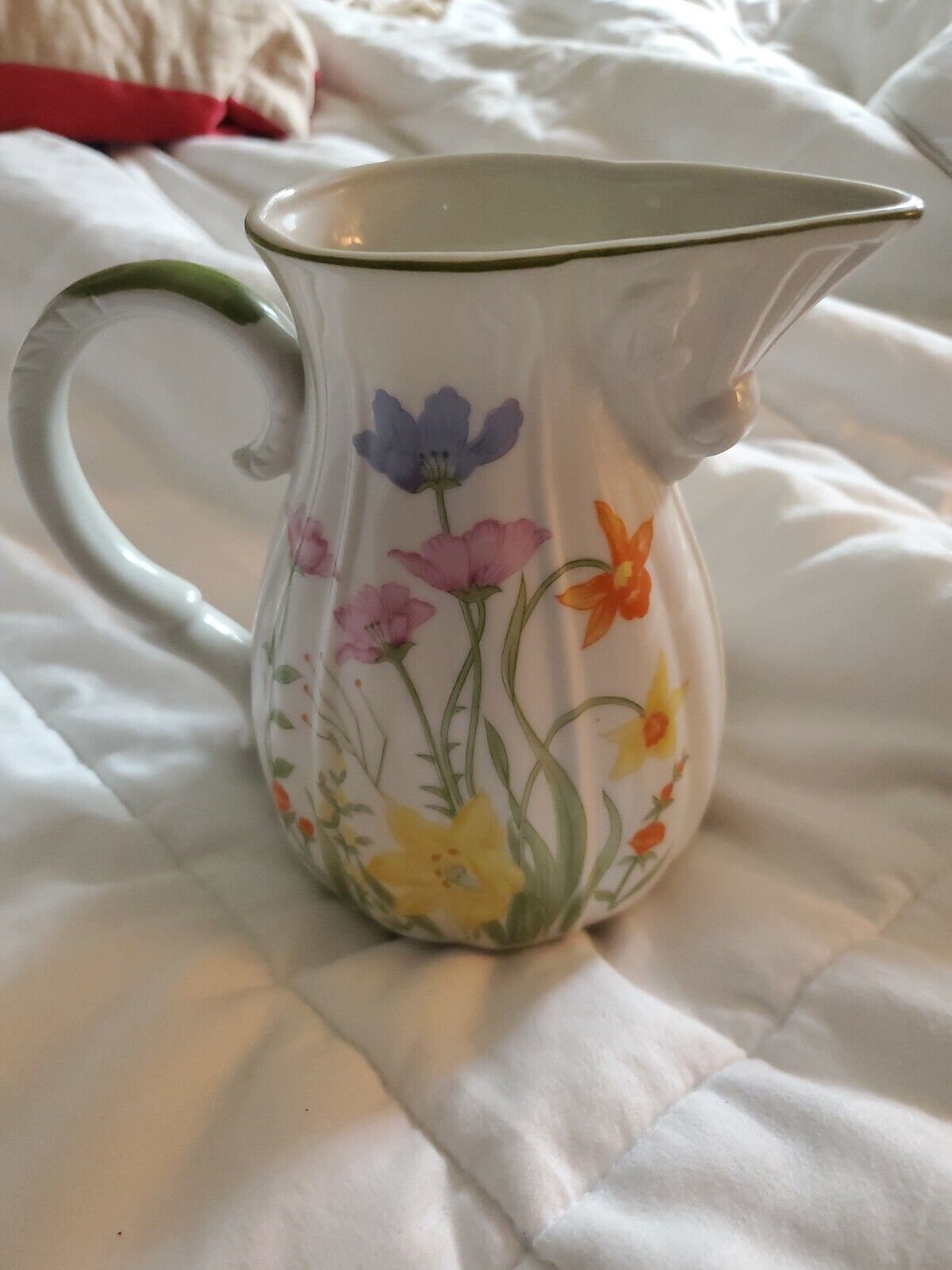 Beautiful Vintage 1974 Mann Japan Day Lily Fine China Pitcher