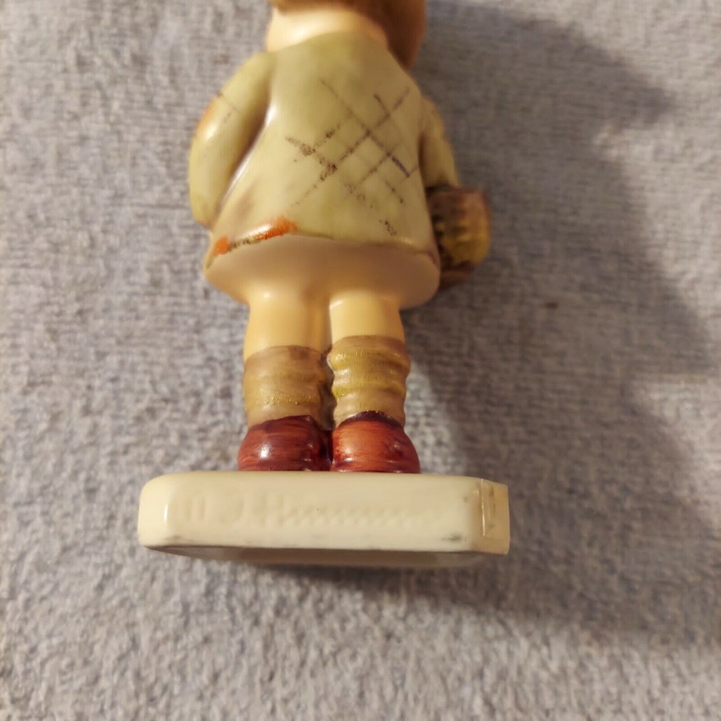 Goebel Figurine I Brought You a Gift #479 MI Hummel Club 4" W Germany