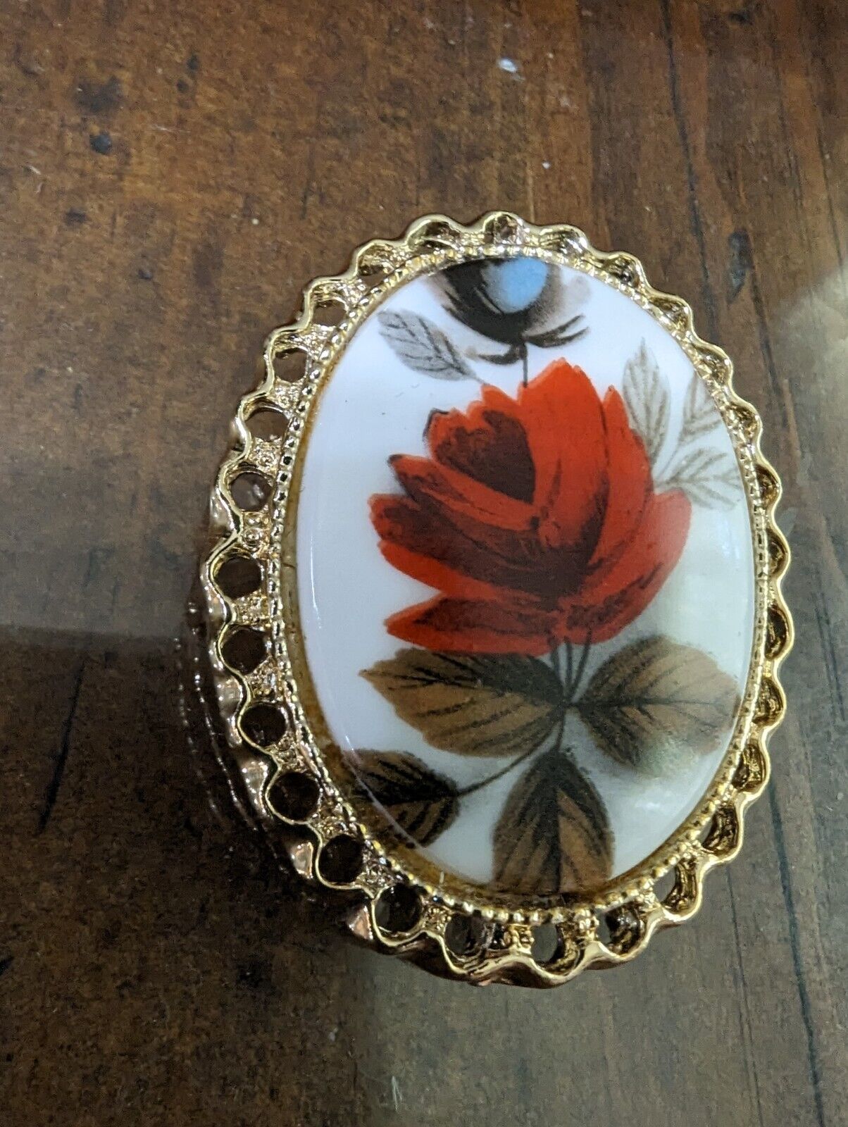 Vintage Gold frame oval shape red rose flower design Brooch pin