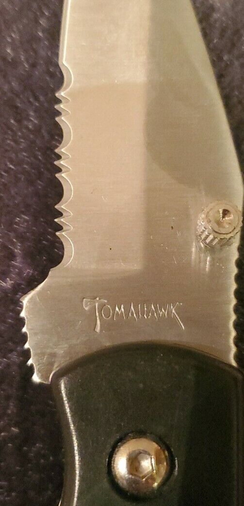 Tomahawk XL0769 Stainless Steel Pocket Knife "To Protect And Serve" handle