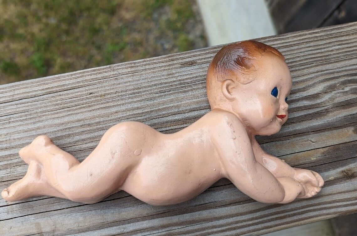 Vintage 1945 Palsto Plak Baby Lying On It's Tummy