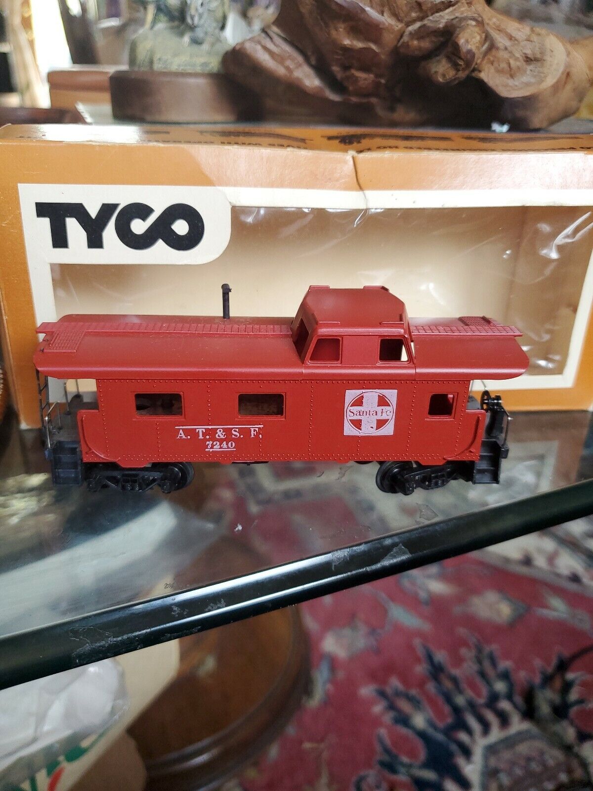 TYCO HO SCALE  IN BOX 8 WHEEL CABOOSE SANTA FE 327J:350 Train Car