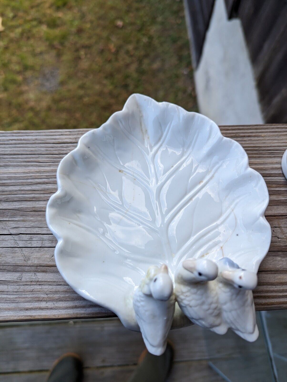 White Porcelain 3 Duck Sitting On Leaf Plate Edges