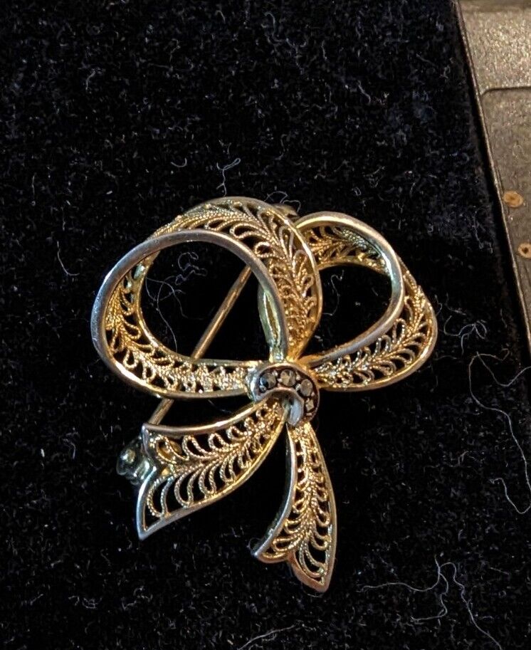 Marked Sterling Intricate Gold Toned Ribbon Pin Brooch