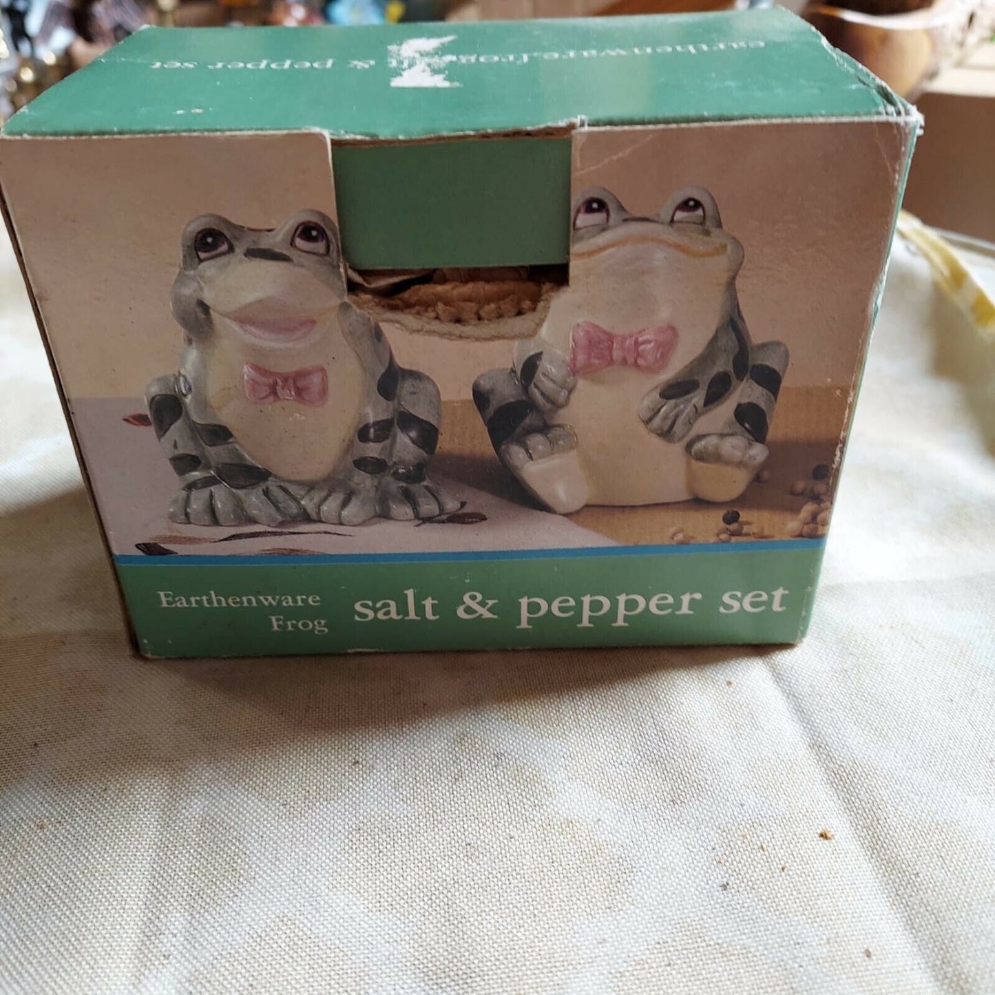 Earthware Frog Salt And Pepper Shakers set