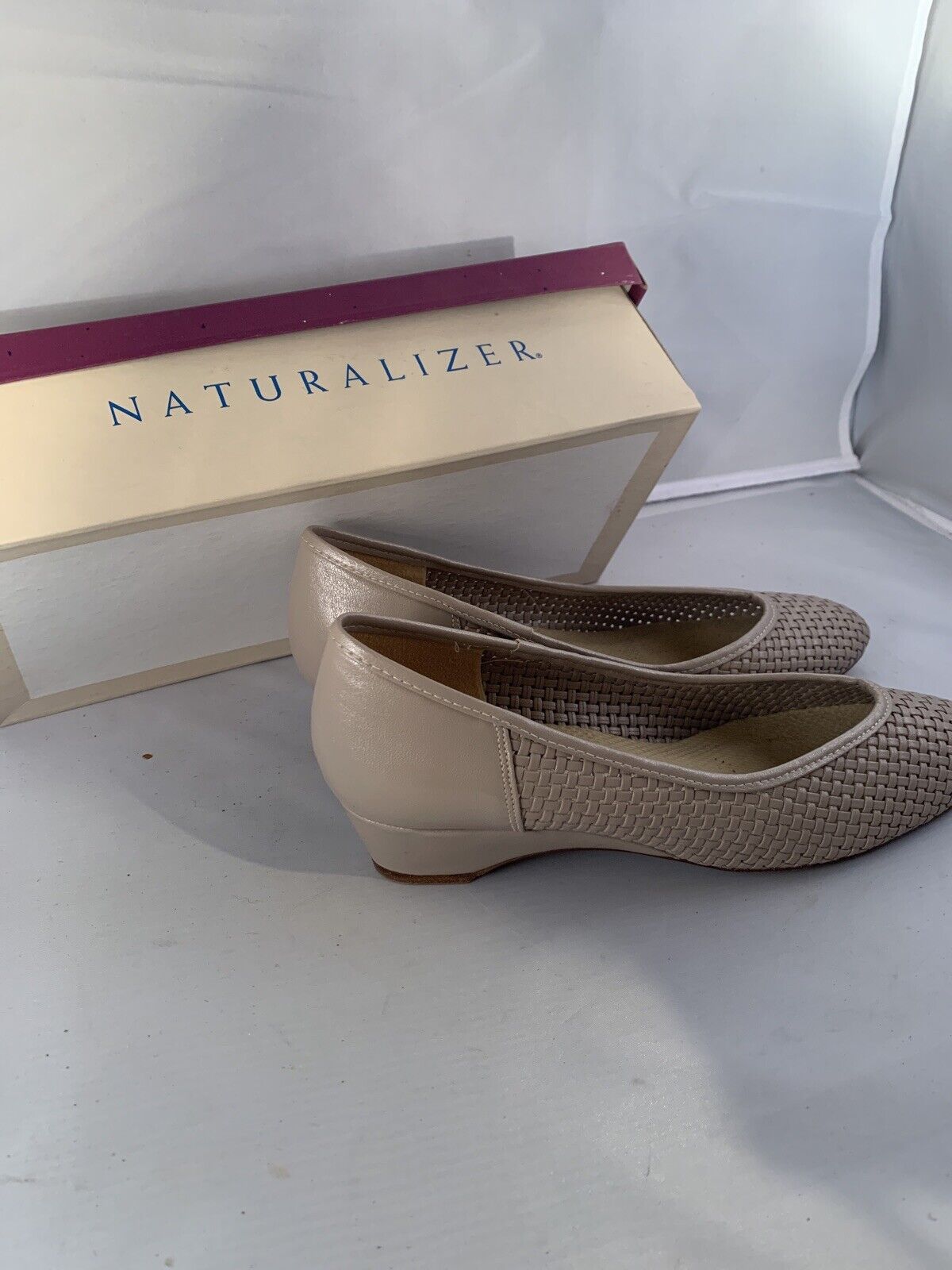 Naturalizer Classics Beige Shoes 8.5