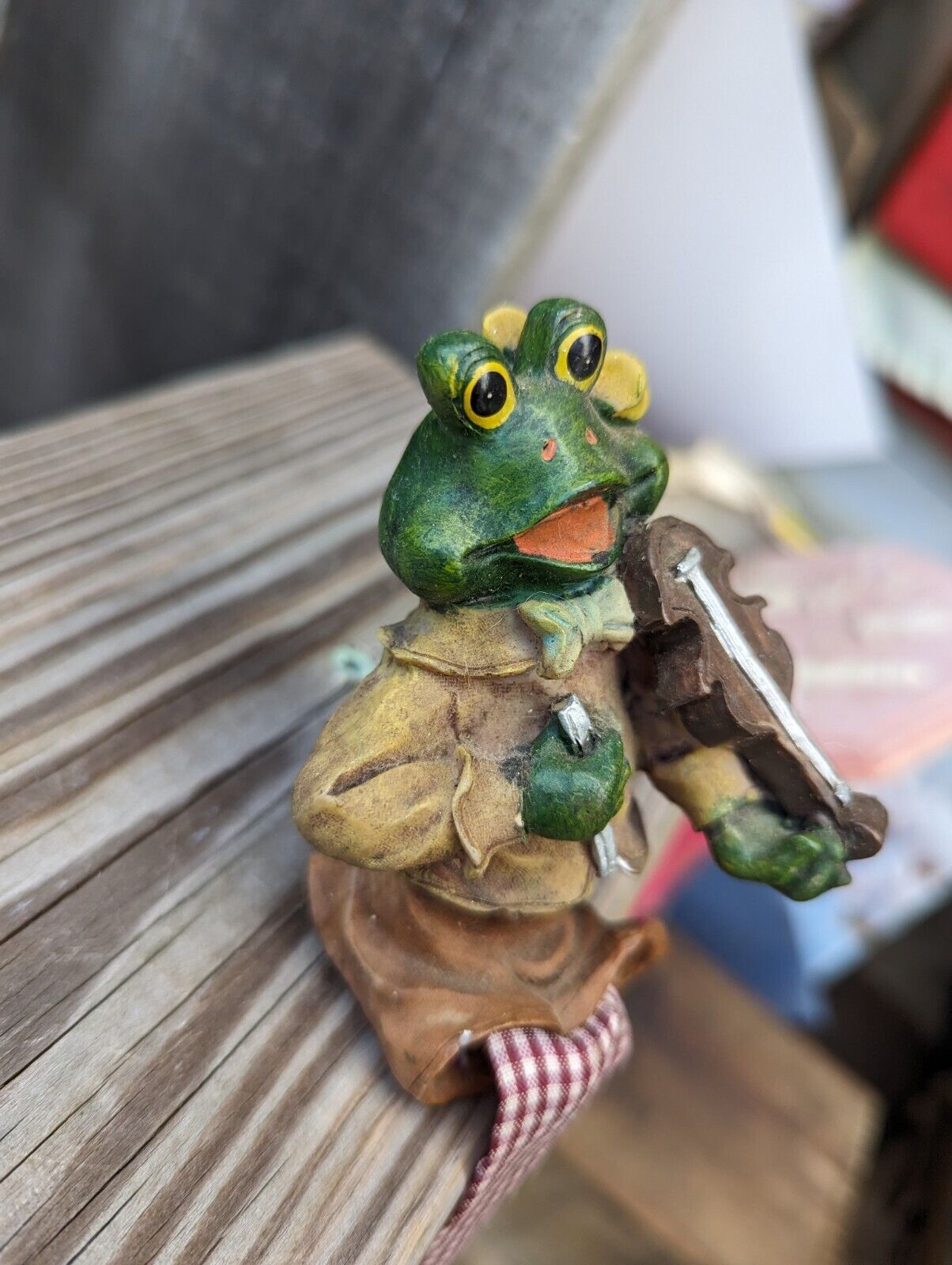 Vintage Fiddle Playing Sitting Frog