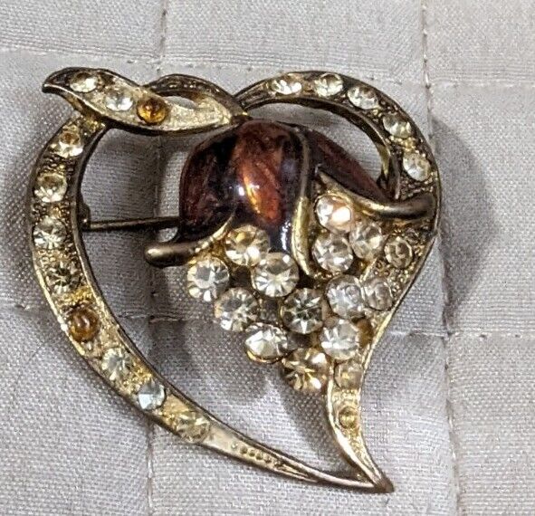 Beautiful Vintage 1950s Rhinestone And Enamel Golden Brooch