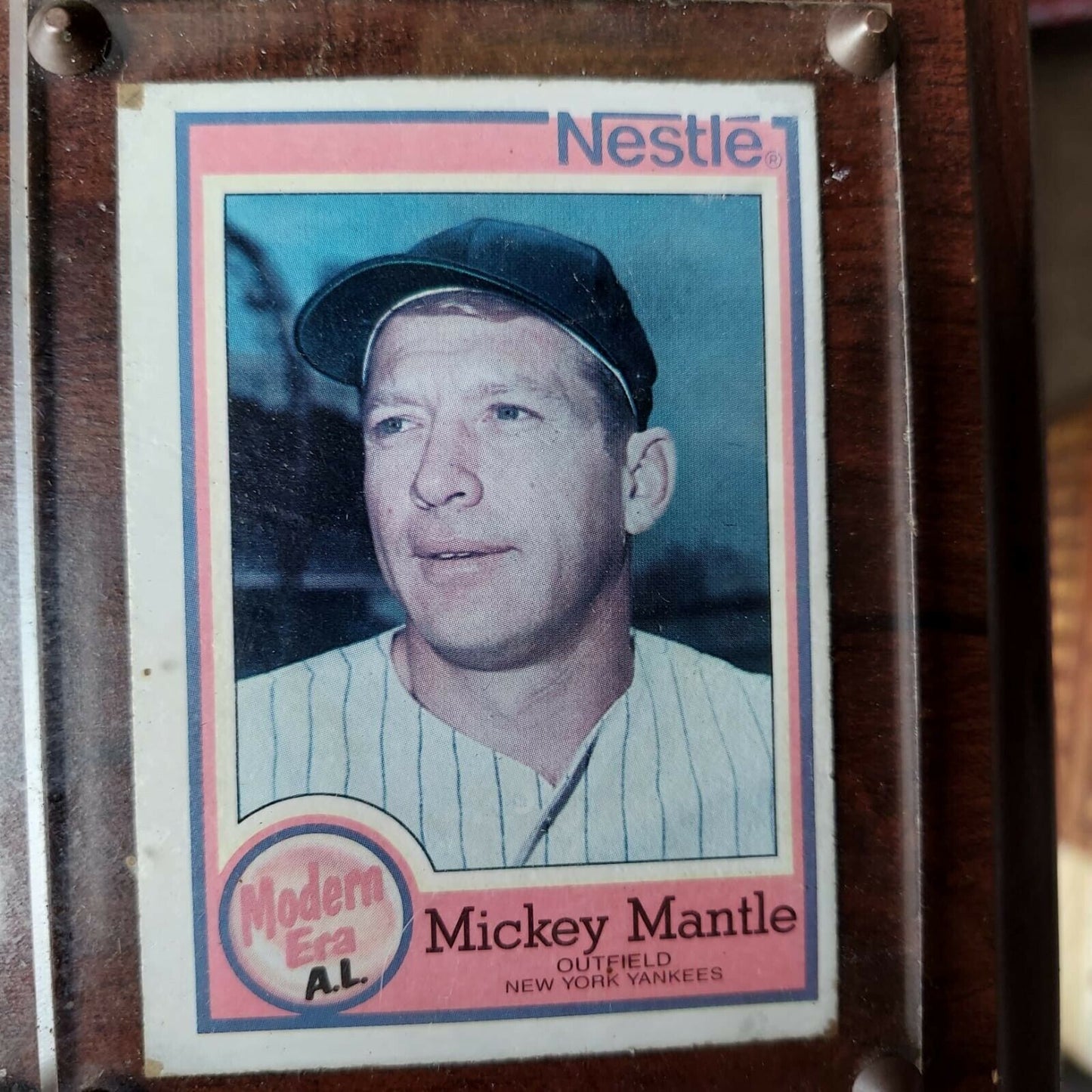 Vintage Mickey Mantle Wood Plaque With Mickey Mantle 1987 Topps Nestle #17 card