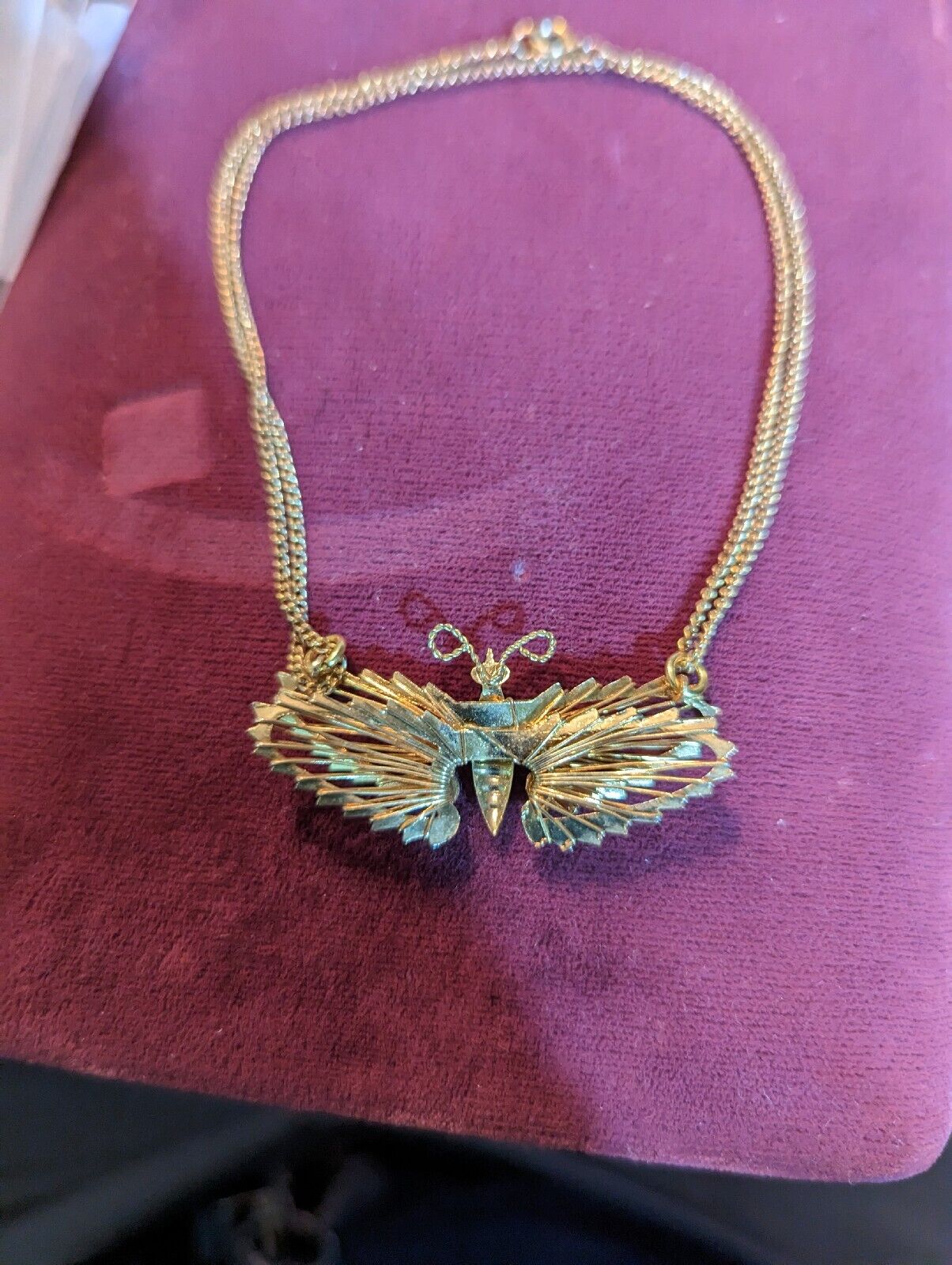 Necklace Butterfly Insect in Gold Tone 16" Link Chain Spring Ring Clasp